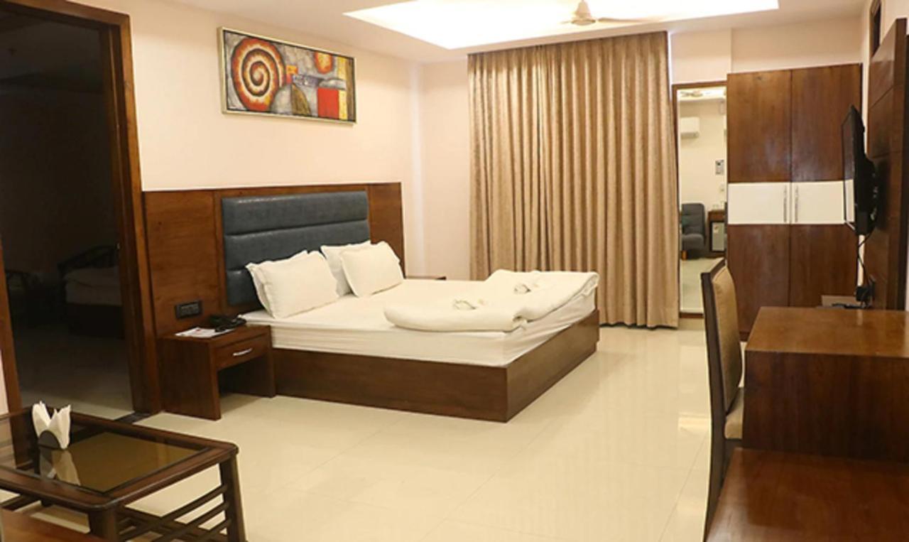 Fabhotel Mid Town Grand Панчкула Екстер'єр фото