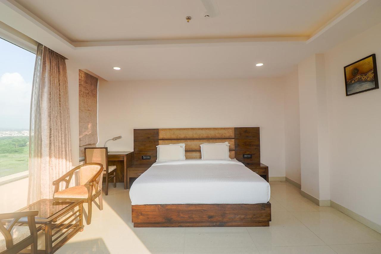 Fabhotel Mid Town Grand Панчкула Екстер'єр фото