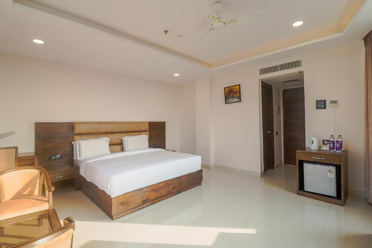 Fabhotel Mid Town Grand Панчкула Екстер'єр фото