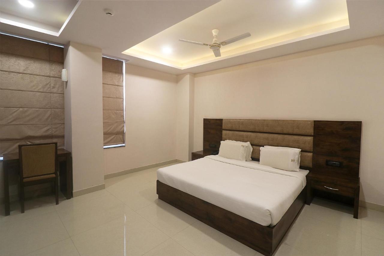 Fabhotel Mid Town Grand Панчкула Екстер'єр фото