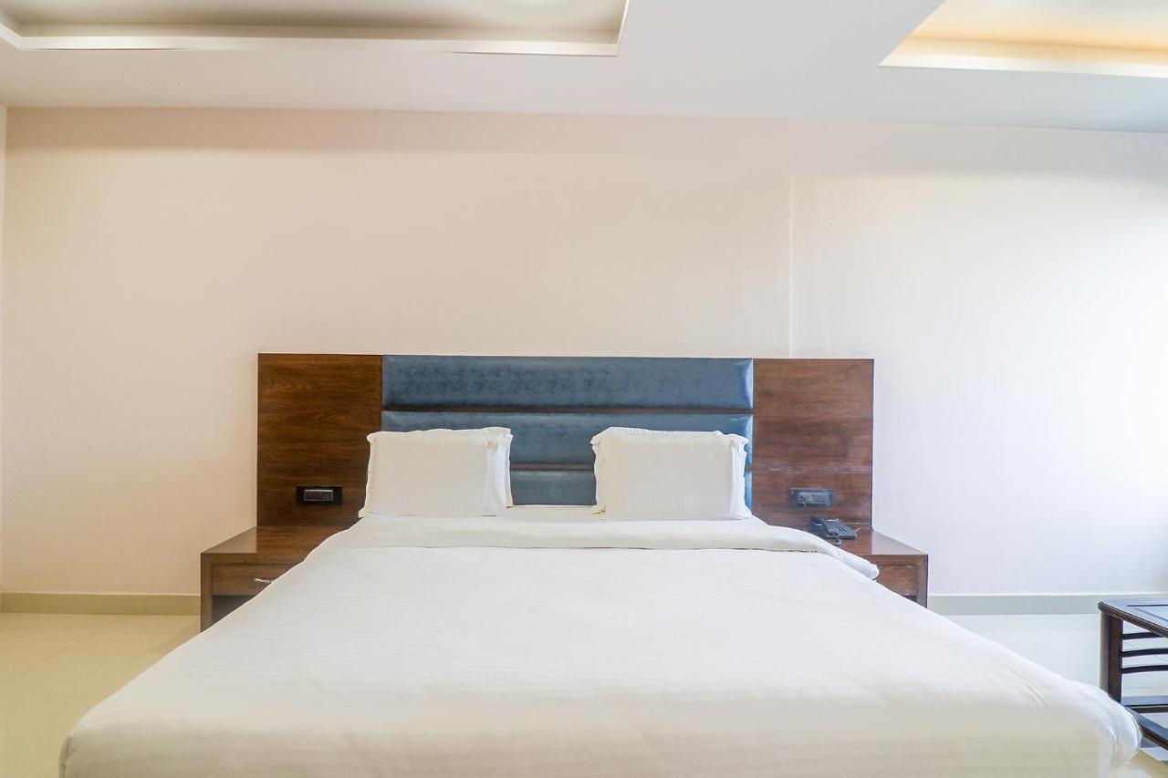 Fabhotel Mid Town Grand Панчкула Екстер'єр фото