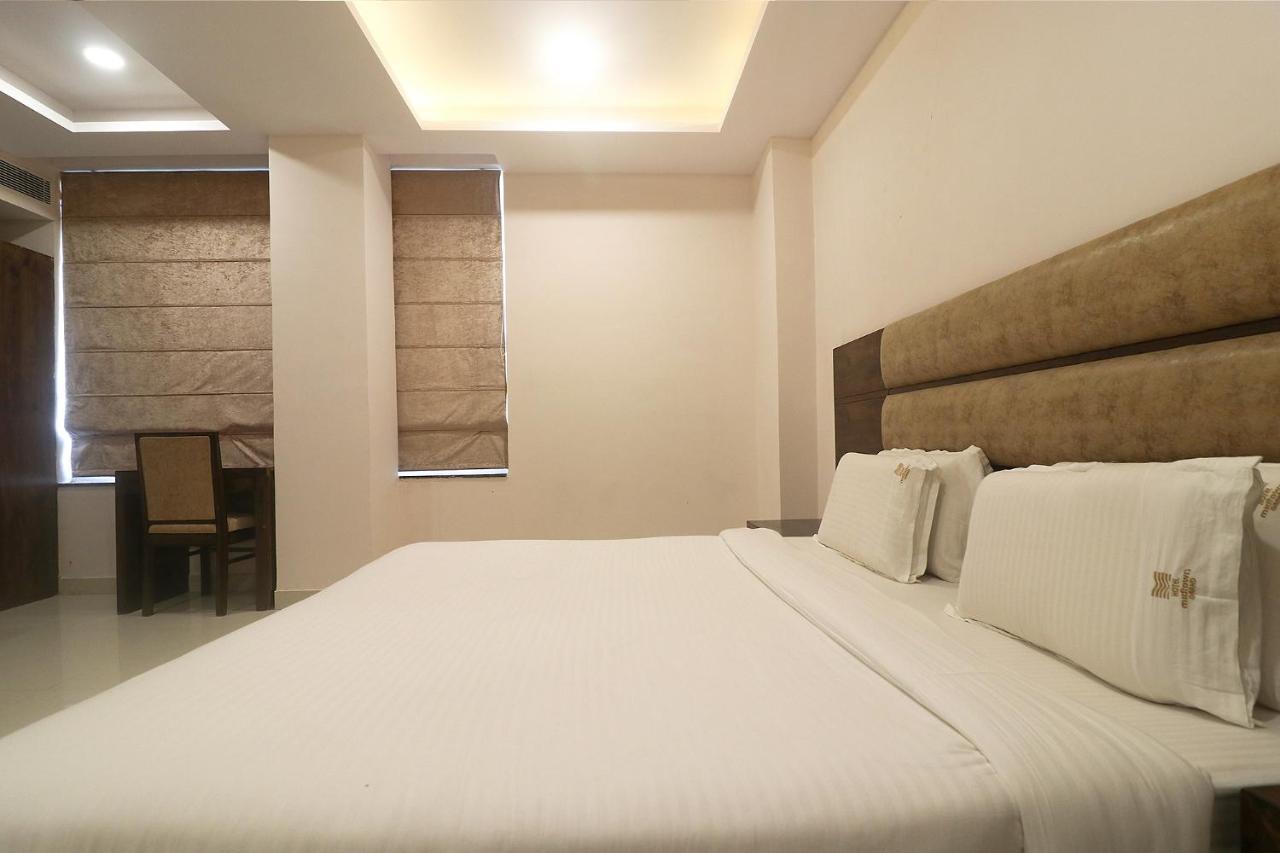 Fabhotel Mid Town Grand Панчкула Екстер'єр фото
