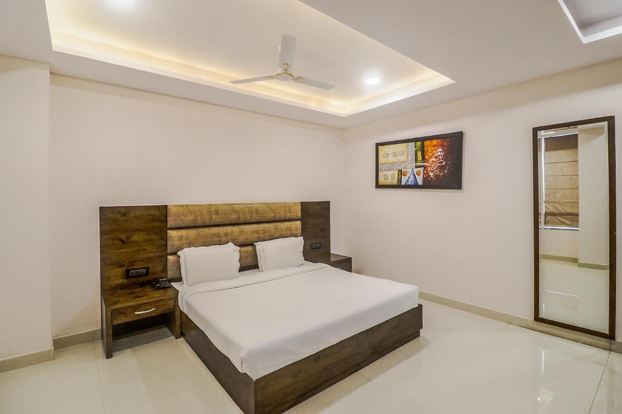 Fabhotel Mid Town Grand Панчкула Екстер'єр фото