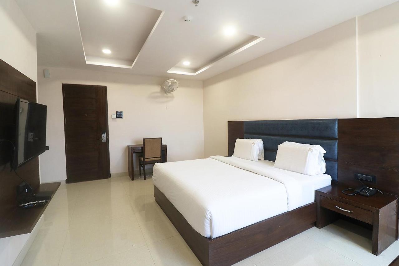 Fabhotel Mid Town Grand Панчкула Екстер'єр фото