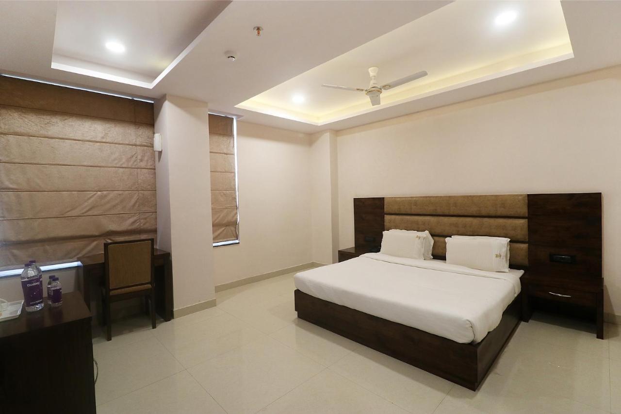Fabhotel Mid Town Grand Панчкула Екстер'єр фото