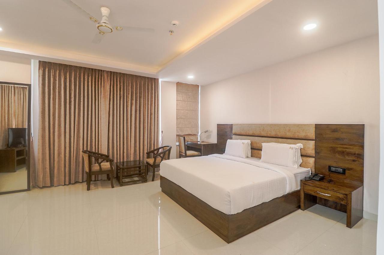Fabhotel Mid Town Grand Панчкула Екстер'єр фото